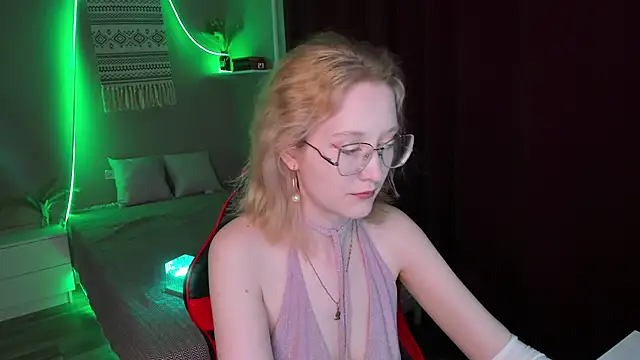 Snapshot of LunaTerry chatting on July 14, 7:24 am LunaTerry online show from July 14, 7:24 am
