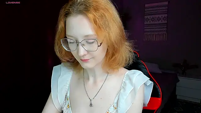 Snapshot of LunaTerry chatting on June 10, 7:42 am LunaTerry online show from June 10, 7:42 am