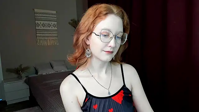 LunaTerry online show from May 13, 8:10 am