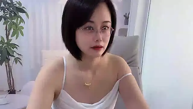 Snapshot of Naomi_Z chatting on June 1, 11:37 pm Naomi Z online show from June 1, 11:37 pm