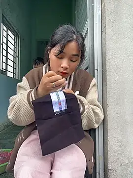 Lyly damdang online show from May 10, 1:53 am