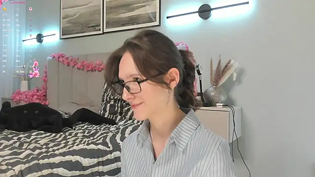 Snapshot of CortneyCagey chatting on June 10, 7:09 am CortneyCagey online show from June 10, 7:09 am