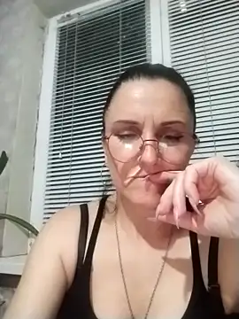 Snapshot of MillaMia45 chatting on May 8, 6:45 pm MillaMia45 online show from May 8, 6:45 pm