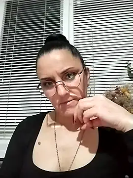 Snapshot of MillaMia45 chatting on May 9, 7:28 pm MillaMia45 online show from May 9, 7:28 pm