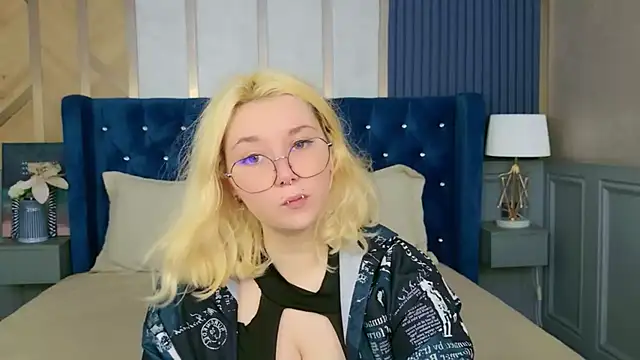 Cassey Well online show from May 21, 3:42 pm