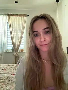 Snapshot of LillyStarr chatting on July 4, 9:37 am LillyStarr online show from July 4, 9:37 am
