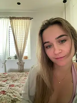 Snapshot of LillyStarr chatting on July 9, 7:42 am LillyStarr online show from July 9, 7:42 am