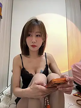 yumi44234 online show from May 6, 6:28 am