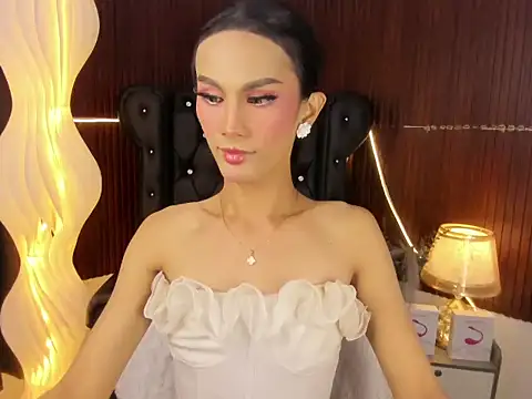 Estella Hilton online show from June 16, 11:43 am