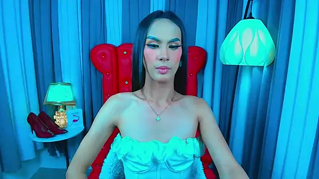 Estella Hilton online show from June 1, 8:14 am