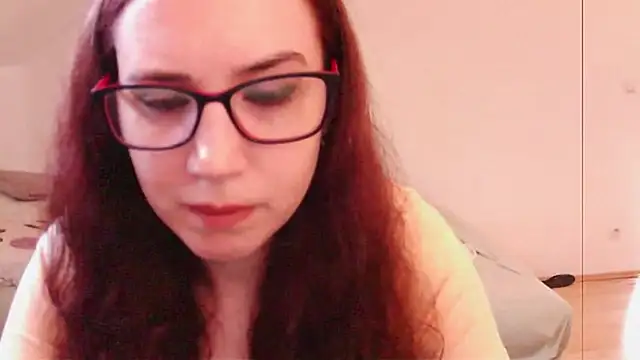 Snapshot of EmilyHotAngel chatting on July 7, 12:52 pm EmilyHotAngel online show from July 7, 12:52 pm