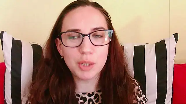 Snapshot of EmilyHotAngel chatting on June 10, 1:12 pm EmilyHotAngel online show from June 10, 1:12 pm