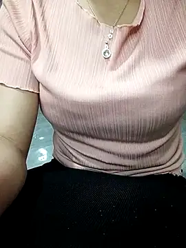 Snapshot of Suri-Sexxywet chatting on May 10, 1:46 pm Suri-Sexxywet online show from May 10, 1:46 pm