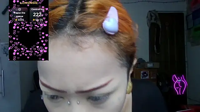 Snapshot of suky_fox chatting on May 18, 4:12 pm suky fox online show from May 18, 4:12 pm