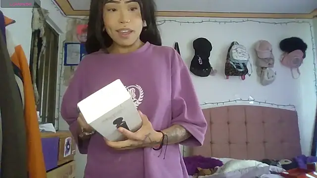 Snapshot of suky_fox chatting on June 23, 1:20 pm suky fox online show from June 23, 1:20 pm