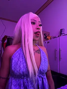 Snapshot of suky_fox chatting on May 20, 8:06 pm suky fox online show from May 20, 8:06 pm