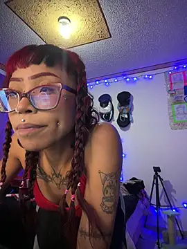 Snapshot of suky_fox chatting on July 22, 2:02 am suky fox online show from July 22, 2:02 am
