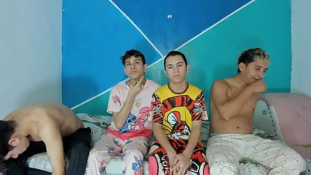 wild boys zs online show from July 15, 5:25 am