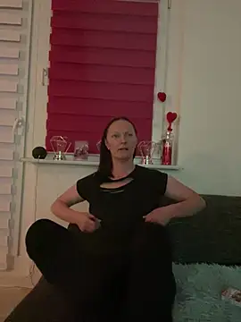LindaLee90 online show from June 25, 8:25 pm