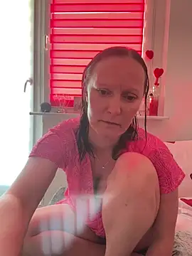 LindaLee90 online show from June 25, 5:12 am
