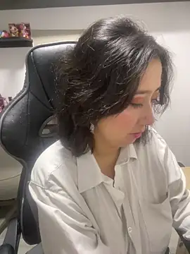 Snapshot of saramaSS chatting on May 12, 3:58 am saramaSS online show from May 12, 3:58 am