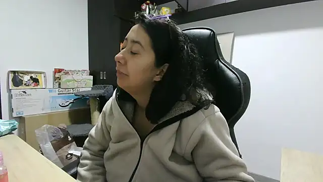 Snapshot of saramaSS chatting on May 31, 1:55 am saramaSS online show from May 31, 1:55 am