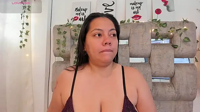 EmmyBellamy online show from June 24, 2:04 pm