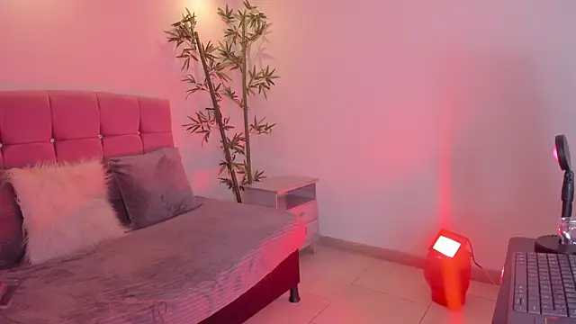 SoftPrincess online show from June 5, 4:06 am