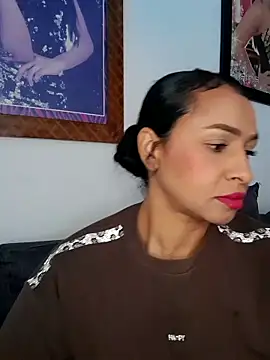 mell0102 online show from May 22, 1:09 pm