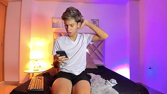 Snapshot of Baby_noahtt chatting on June 30, 1:11 pm Baby noahtt online show from June 30, 1:11 pm