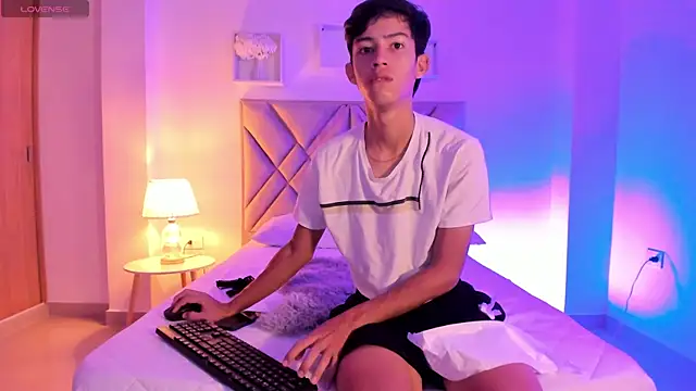 Snapshot of Baby_noahtt chatting on June 3, 12:28 pm Baby noahtt online show from June 3, 12:28 pm