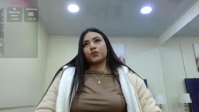 Snapshot of ValerieLyon_ chatting on June 20, 8:14 pm ValerieLyon online show from June 20, 8:14 pm