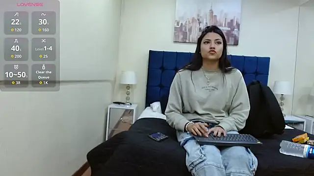 Snapshot of ValerieLyon_ chatting on June 3, 8:13 pm ValerieLyon online show from June 3, 8:13 pm