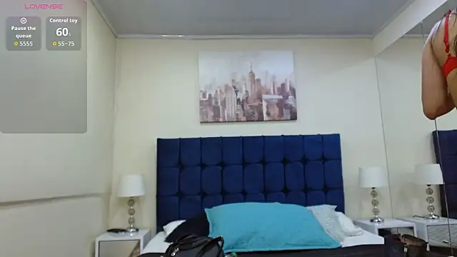 Snapshot of ValerieLyon_ chatting on June 6, 7:52 pm ValerieLyon online show from June 6, 7:52 pm