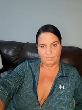 Velvet-Milf online show from May 17, 5:40 am