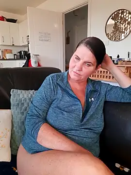 Velvet-Milf online show from June 20, 6:46 pm