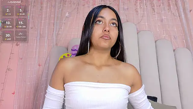 Hollyyqueen  online show from June 17, 7:35 pm