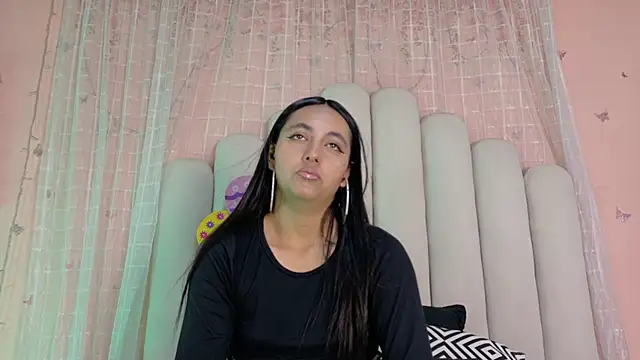 Hollyyqueen  online show from June 4, 7:29 pm