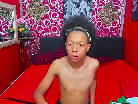 Snapshot of skinny20boy chatting on June 24, 11:13 pm skinny20boy online show from June 24, 11:13 pm