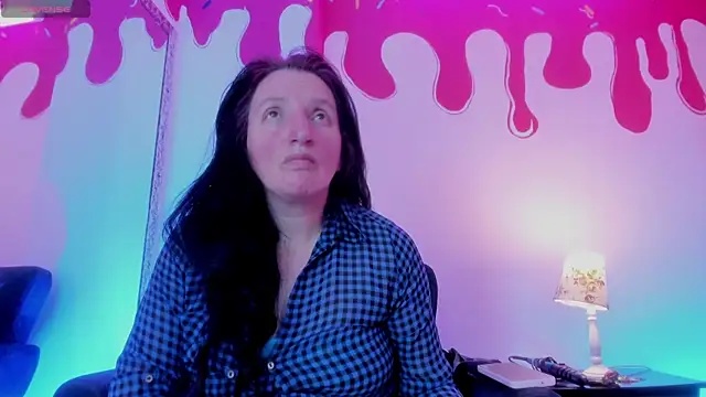Snapshot of CloeMature chatting on June 27, 3:01 am CloeMature online show from June 27, 3:01 am