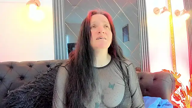 Snapshot of CloeMature chatting on August 6, 9:54 pm CloeMature online show from August 6, 9:54 pm
