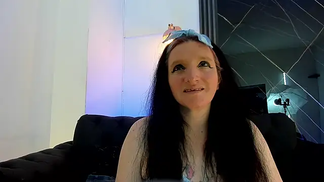Snapshot of CloeMature chatting on August 2, 3:38 am CloeMature online show from August 2, 3:38 am