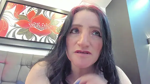 Snapshot of CloeMature chatting on July 5, 4:19 am CloeMature online show from July 5, 4:19 am
