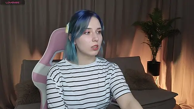 AliceIsmar online show from May 7, 7:17 pm