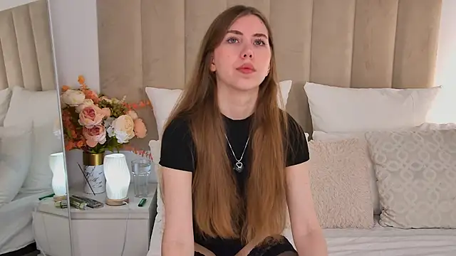 EvaAkiins online show from May 28, 4:46 pm