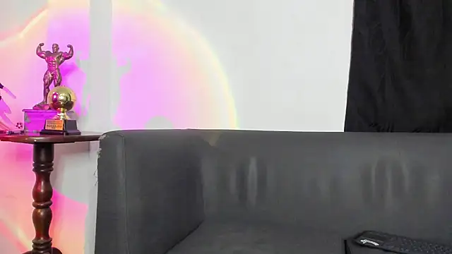 Snapshot of AlexRoyce_ chatting on May 16, 9:41 am AlexRoyce online show from May 16, 9:41 am