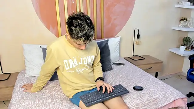 Snapshot of Valerius_Angel chatting on July 3, 12:39 am Valerius Angel online show from July 3, 12:39 am