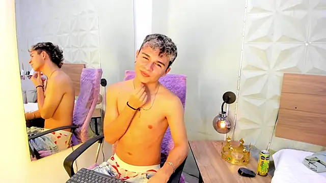 Snapshot of Valerius_Angel chatting on June 4, 12:59 am Valerius Angel online show from June 4, 12:59 am