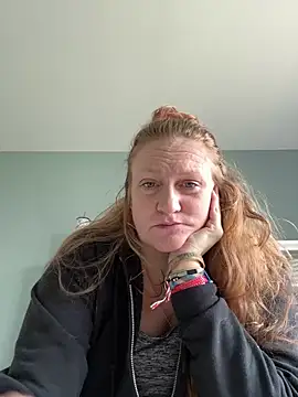 Kellilyn10 online show from June 8, 9:15 pm