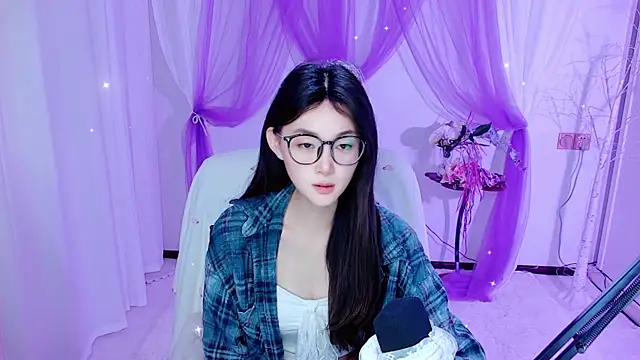 Snapshot of Tili_Lucky chatting on June 18, 1:04 am Tili Lucky online show from June 18, 1:04 am